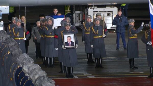 В Москве встретили самолет с телом посла России в Турции Андрея Карлова - Sputnik Грузия