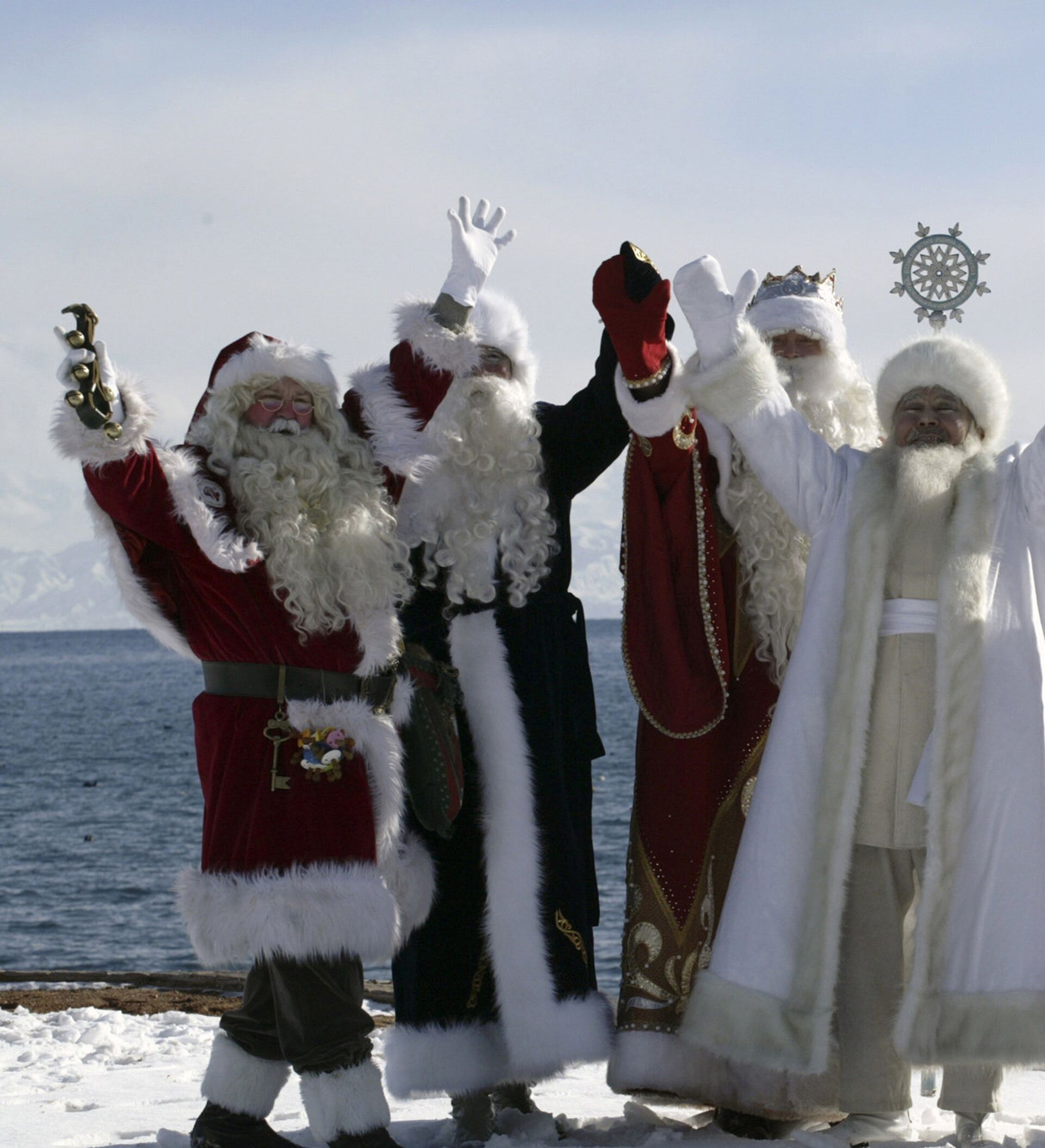 Свята новы год. Казахский дед Мороз Аяз Ата. Дед Мороз в Азербайджане. Дед Мороз в разных странах Армения.