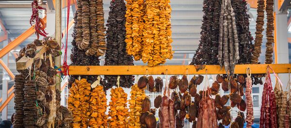 Чурчхела и сухофрукты Чурчхела и сухофрукты - Sputnik Грузия