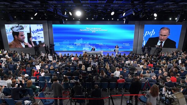 Двенадцатая ежегодная большая пресс-конференция президента РФ Владимира Путина - Sputnik Грузия