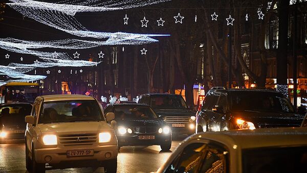 Новогодняя иллюминация на проспекте Руставели в центре Тбилиси - Sputnik Грузия