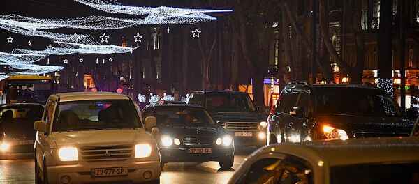 Новогодняя иллюминация на проспекте Руставели в центре Тбилиси - Sputnik Грузия