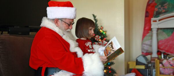 სანტა კლაუსი და ბავშვი სანტა კლაუსი და ბავშვი - Sputnik საქართველო