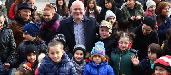 ლევან იზორია დაღუპული ჯარისკაცების შვილებთან ერთად ლევან იზორია დაღუპული ჯარისკაცების შვილებთან ერთად - Sputnik საქართველო