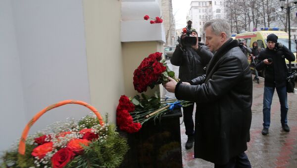 LIVE: Возложение цветов в память о погибших участниках хора Александрова - Sputnik Грузия