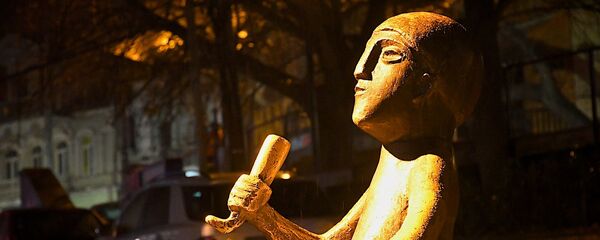 Памятник тамаде с рогом для вина - туристический центр Тбилиси - Sputnik Грузия