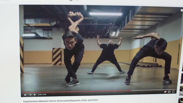 Снимок с видеохостинга Youtube. Выступление танцоров кыргызстанских групп Тумар КР и Адем - Sputnik Грузия