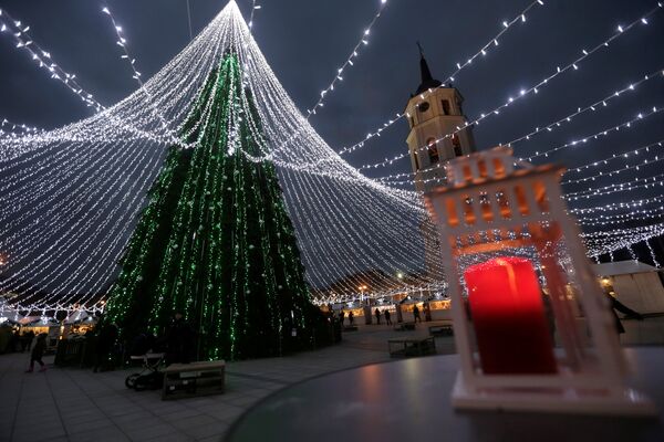 Рождественская ель в столице Литвы - Вильнюсе - Sputnik Грузия