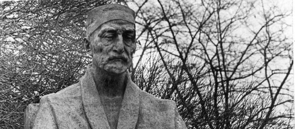 Памятник грузинскому историку, филологу, археологу Эквтиме Такаишвили - Sputnik Грузия