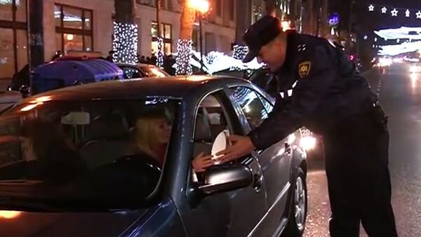 Подарки вместо штрафов: полиция поздравила водителей с Новым годом - Sputnik Грузия