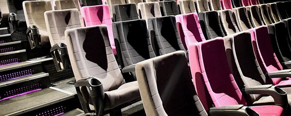 Кресла в зрительском зале в одном из тбилисских кинотеатров - Sputnik Грузия
