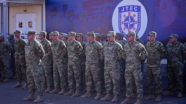 Грузинские военнослужащие в учебном центре Грузия-НАТО JTEC на территории военной базы в Крцаниси - Sputnik Грузия