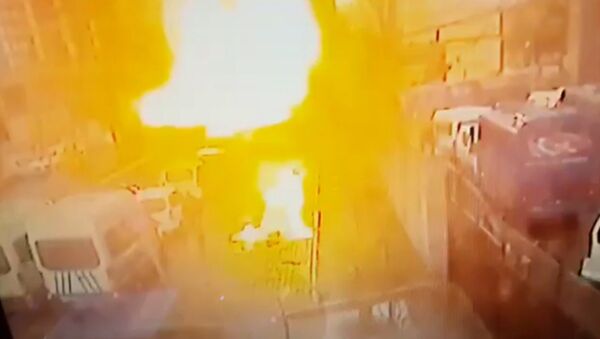 Кадры взрыва у здания суда в турецком Измире. Видео с камеры наблюдения - Sputnik Грузия