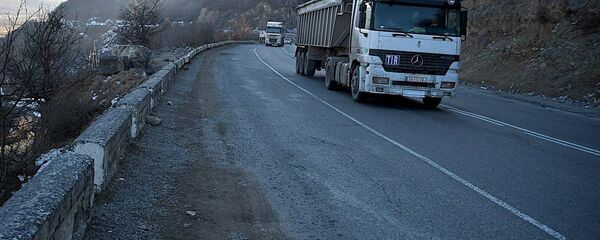 სატვირთო ავტომანქანა საქართველოს სამხედრო გზაზე - Sputnik საქართველო