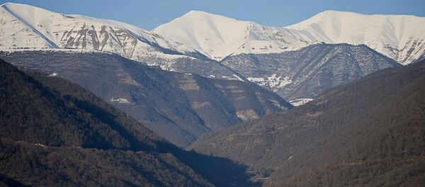 Вид на горы Кавказа со стороны Жинвальского водохранилища - Sputnik Грузия