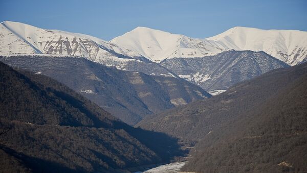 Вид на горы Кавказа со стороны Жинвальского водохранилища - Sputnik Грузия