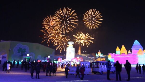Открытие зимнего фестваля в Харбине: фейерверк и дворцы изо льда - Sputnik Грузия