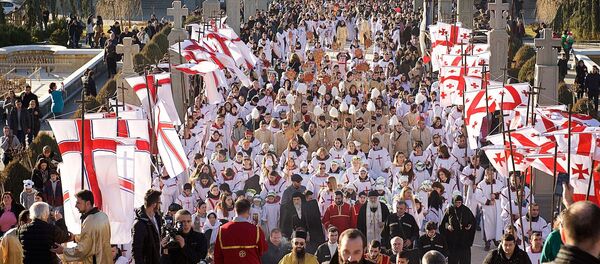 თბილისში ალილოს მსვლელობაში ათასობით ადამიანმა მიიღო მონაწილეობა - Sputnik საქართველო
