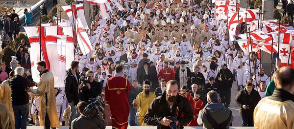 Тысячи людей приняли участие в шествии Алило в Тбилиси Тысячи людей приняли участие в шествии Алило в Тбилиси - Sputnik Грузия