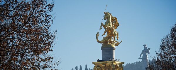 Статуя Святого Георгия на площади Свободы в Тбилиси - Sputnik Грузия