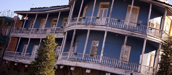 Старый дом на улице Бараташвили в историческом центре Тбилиси - Sputnik Грузия