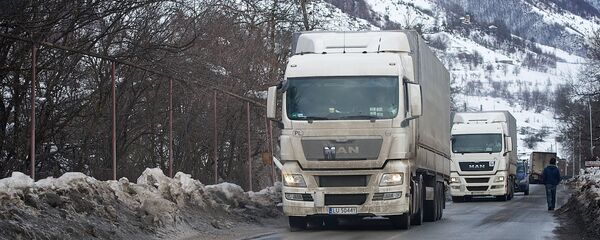 Грузовые трейлеры на Военно-Грузинской дороге - Sputnik Грузия