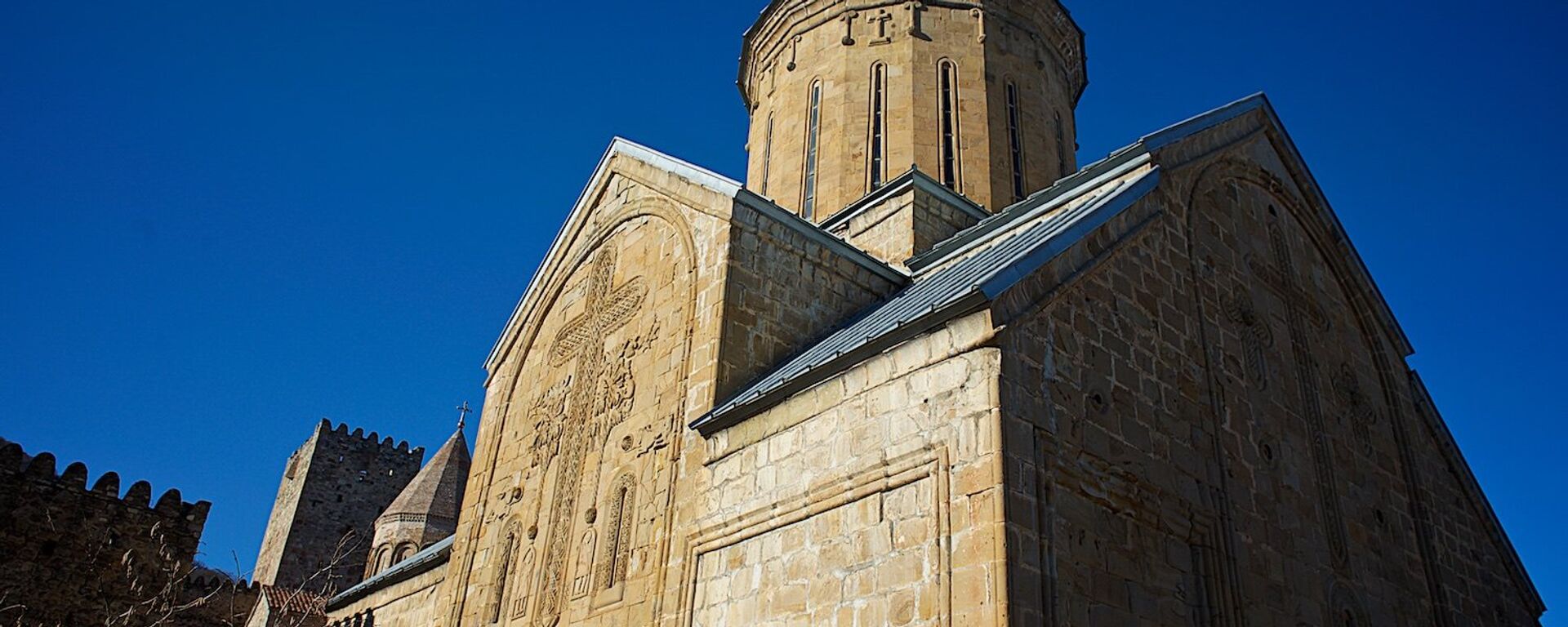 Церковь Успения на территории крепости Ананури - Sputnik Грузия, 1920, 21.07.2023