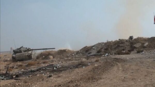 Наступление сирийской армии на боевиков в пригороде Дамаска. Кадры боев - Sputnik Грузия