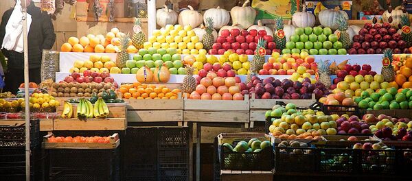 Лавка с овощами и фруктами на одном из тбилисских рынков - Sputnik Грузия