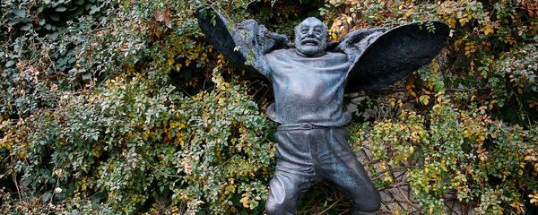 Памятник Сергею Параджанову в столице Грузии - Sputnik Грузия