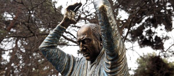 Памятник Отару Мегвинетухуцеси в Тбилиси - Sputnik Грузия