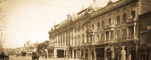 ტფილისის არტისტული საზოგადოების შენობა, რომელიც 1901 წელს აშენდა და სადაც ამჟამად შოთა რუსთაველის სახელობის სახელმწიფო აკადემიური თეატრია განთავსებული ტფილისის არტისტული საზოგადოების შენობა, რომელიც 1901 წელს აშენდა და სადაც ამჟამად შოთა რუსთაველის სახელობის სახელმწიფო აკადემიური თეატრია განთავსებული - Sputnik საქართველო