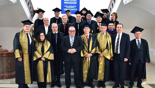 Церемония вручения награждения иностранных профессоров званием почетного доктора ТГУ - Sputnik Грузия