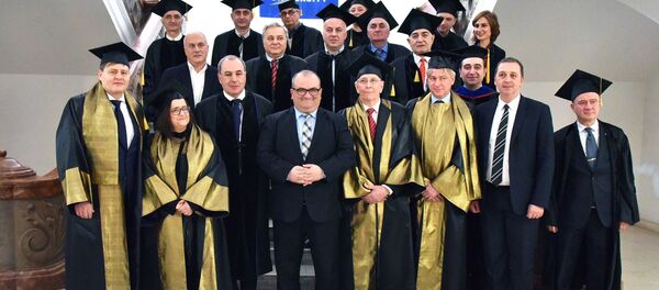 Церемония вручения награждения иностранных профессоров званием почетного доктора ТГУ - Sputnik Грузия