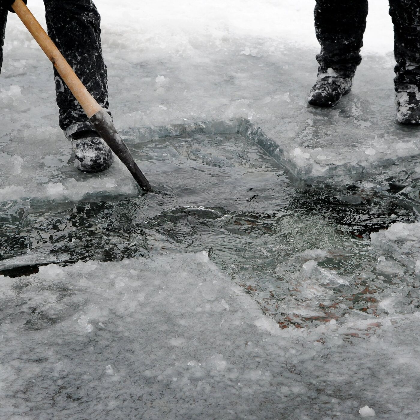 Молитва для освещения воды дома