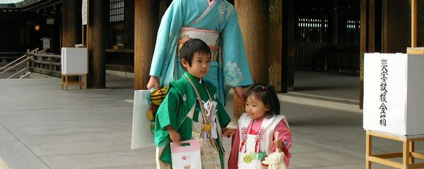 იაპონელი დედა შვილებთან ერთად იაპონელი დედა შვილებთან ერთად - Sputnik საქართველო