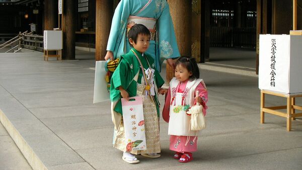 იაპონელი დედა შვილებთან ერთად - Sputnik საქართველო