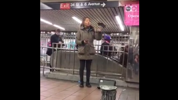 Саломе Катамадзе спела в метро Нью-Йорка - Sputnik Грузия