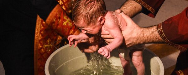 Патриарх всея Грузии стал крестным отцом для 800 детей - Sputnik Грузия