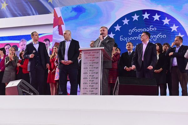 Георгий Барамидзе представляет кандидатуру Ники Мелия на должность главы политсовета ЕНД на партийном съезде - Sputnik Грузия