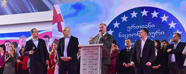 Георгий Барамидзе представляет кандидатуру Ники Мелия на должность главы политсовета ЕНД на партийном съезде - Sputnik Грузия