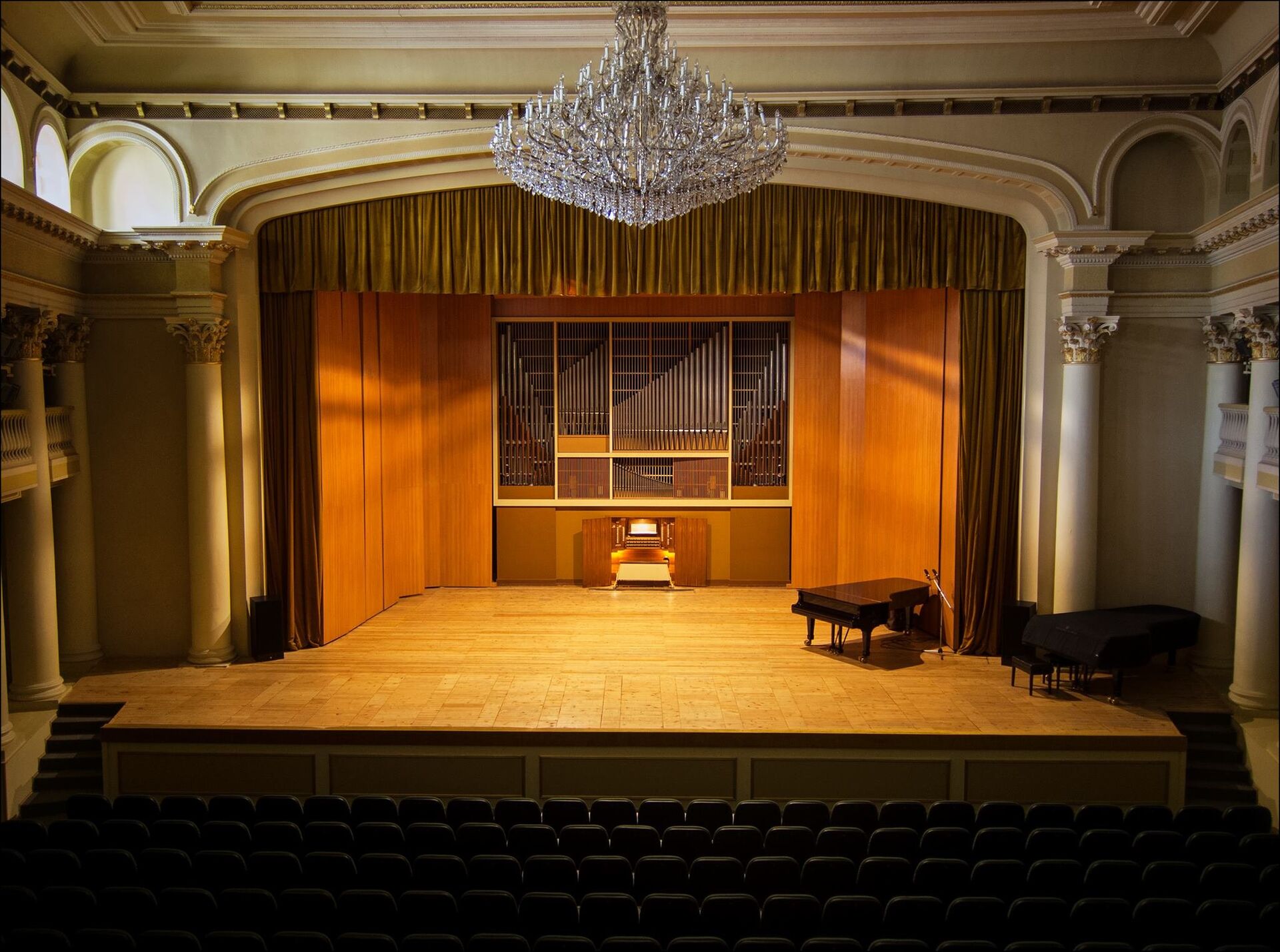 Большой зал Тбилисской консерватории - Sputnik საქართველო, 1920, 29.06.2022