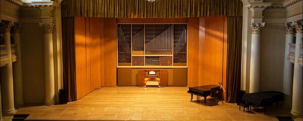 კონსერვატორიის დარბაზი კონსერვატორიის დარბაზი - Sputnik საქართველო