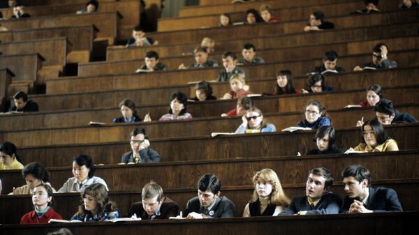 Студенты МГУ им. Ломоносова на лекциях - Sputnik Грузия