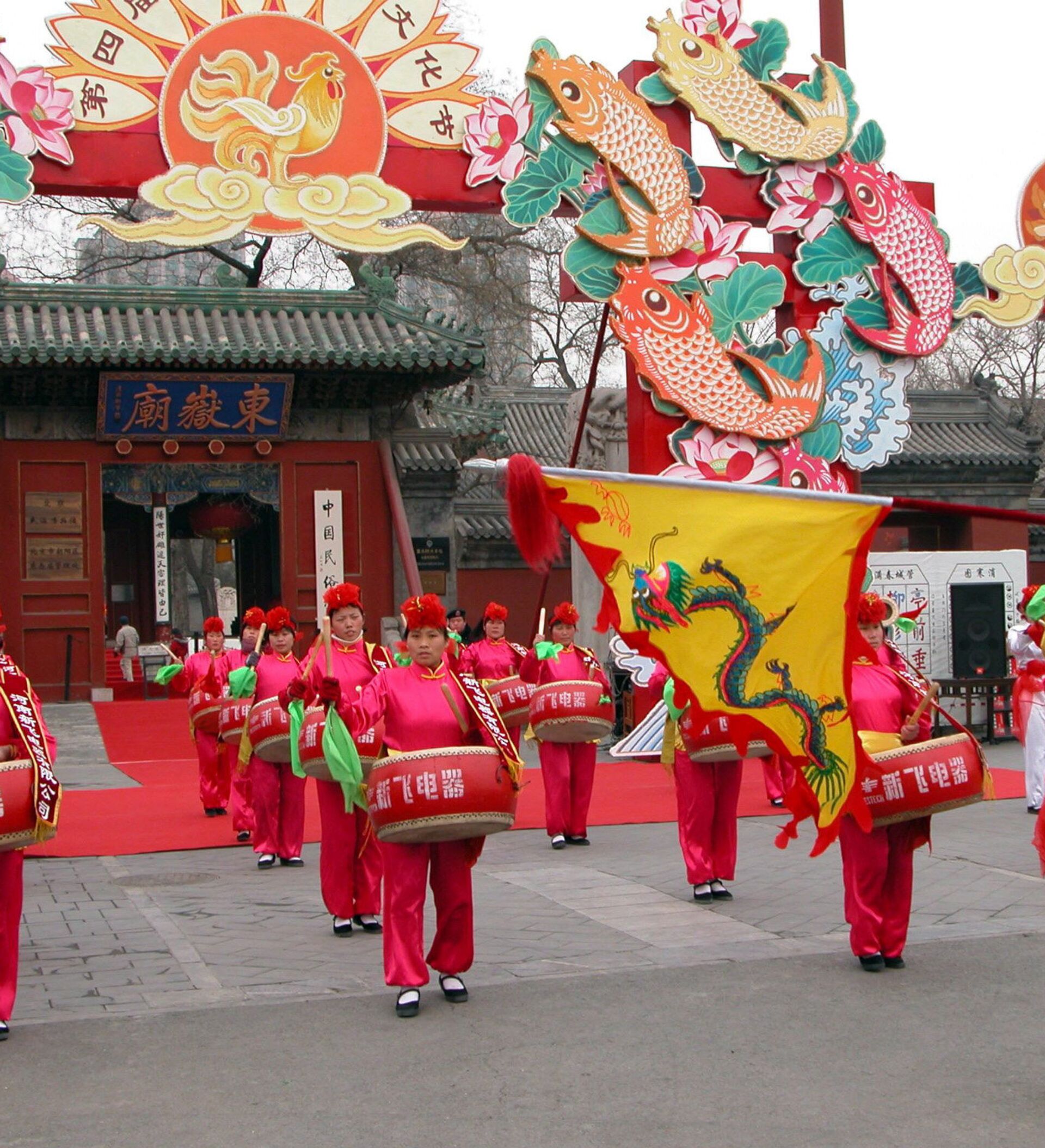 Китайцы празднуют. Чуньцзе праздник весны. Китайский новый год. Новый год в Китае. Китайский фестиваль.