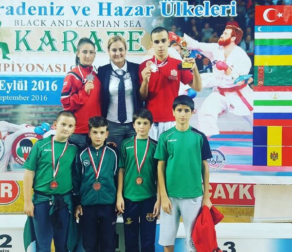 თათია მელუა მოსწავლეებთან ერთად თათია მელუა მოსწავლეებთან ერთად - Sputnik საქართველო