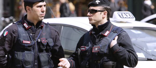 Полиция на одной из улиц Милана - Sputnik Грузия