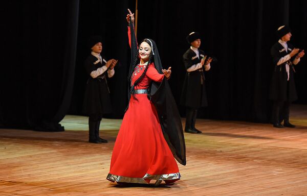 Народные танцы Грузии представляют из себя поистине величавые и элегантные обряды - Sputnik Грузия