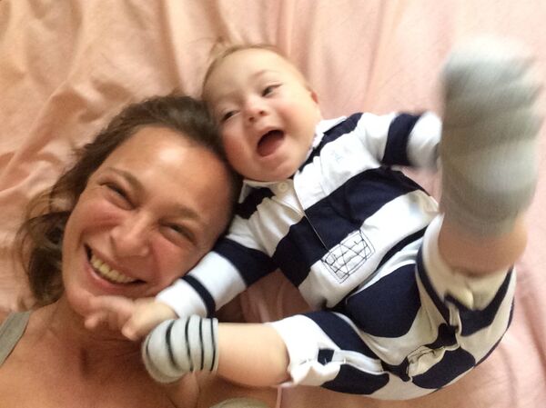 Темо с мамой Макой Чичуа - Sputnik Грузия