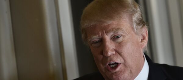 Президент США Дональд Трамп беседует с журналистами - Sputnik Грузия